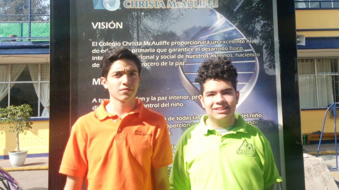 Alex y Santiago ganaron el 1<sup>er</sup> lugar en la competencia de 'Matemticas Cotorras' de la zona escolar. 